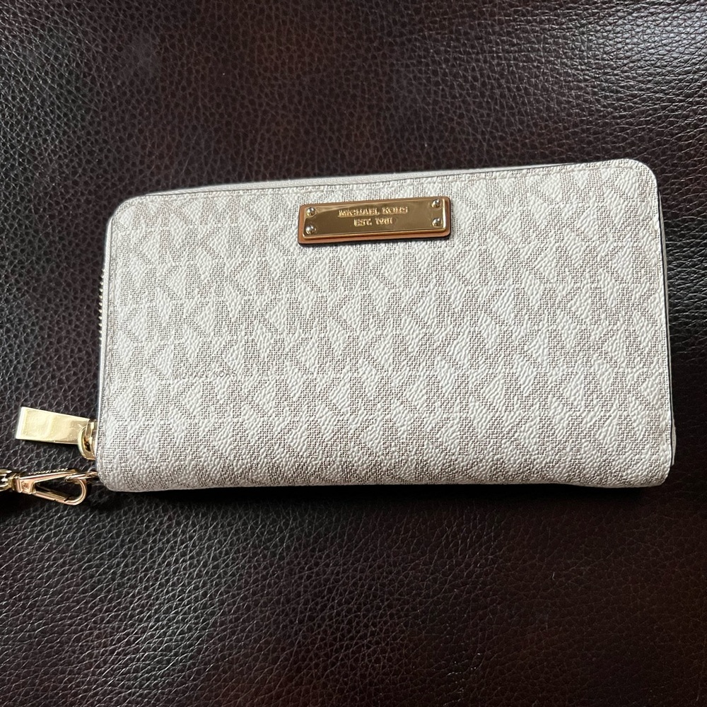 Michael Kors Logo Continental Wristlet Wallet.